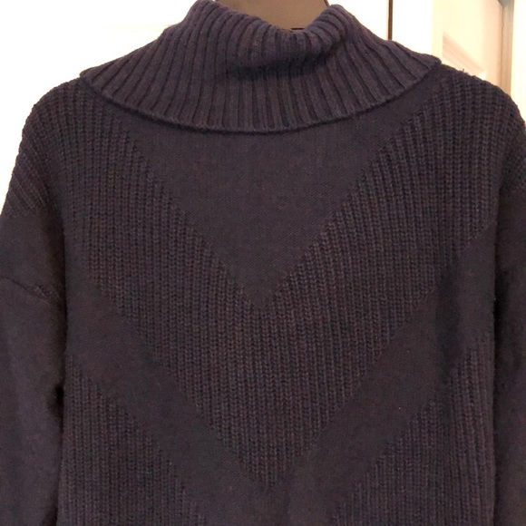 Banana Republic Turtleneck Sweater - Picture 4 of 5